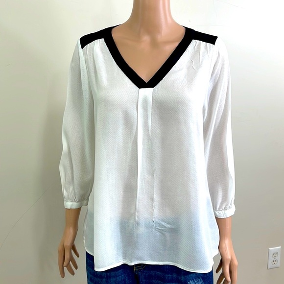 Elle White Pullover Flowy V-Neck Textured Blouse - Picture 4 of 16